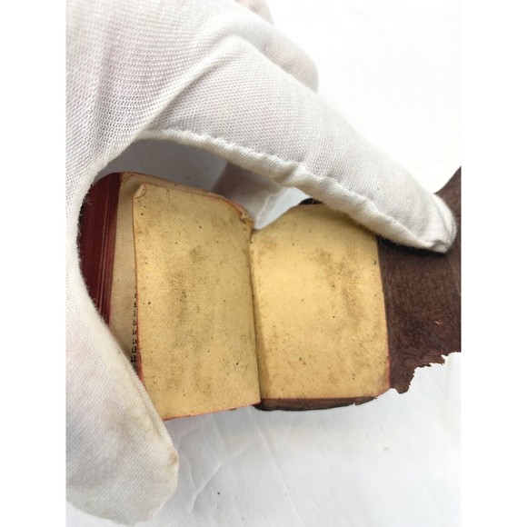 Vintage Miniature Webster's Dictionary Leather, 1800 Words, Miniature Dictionary - Picture 12 of 16